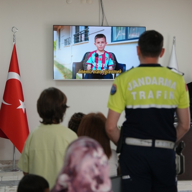 Düzce Belediyesinden jandarma personeline "Babalar Günü" sürprizi