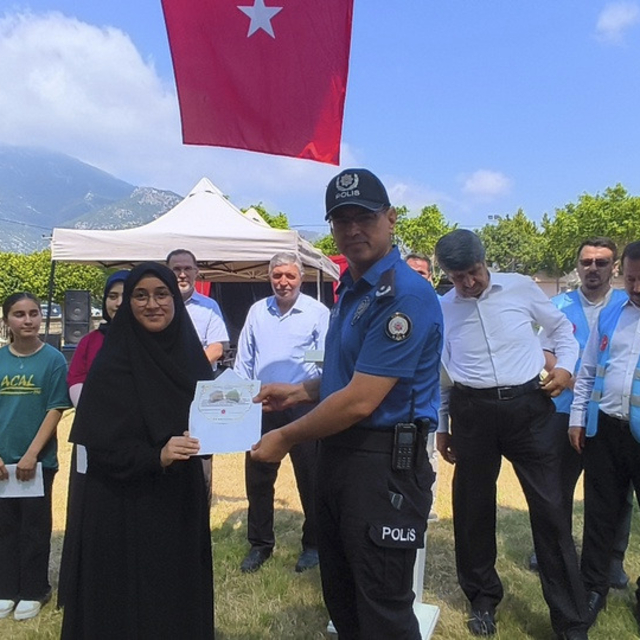 Mersin'de 5 öğrenci umre ziyaretiyle ödüllendirildi