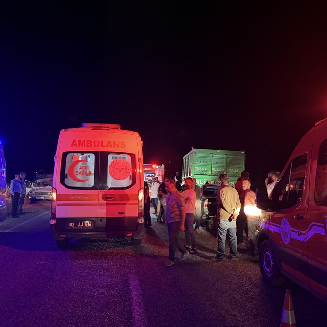 Adıyaman'da otomobilin traktöre arkadan çarptığı kazada 1 kişi öldü
