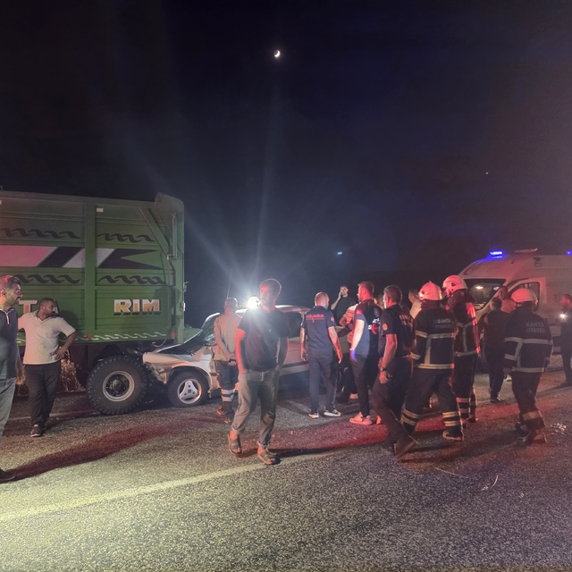Traktör ile otomobil çarpıştı: 1 ölü, 1 ağır yaralı