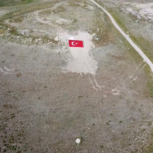 Eskişehirli gençler Milli Takıma destek için dağa Türk Bayrağı nakşetti
Sak...