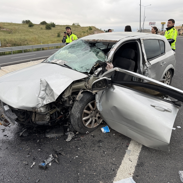 Nevşehir'de aydınlatma direğine çarpan otomobildeki çocuk öldü, 3 kişi yara...