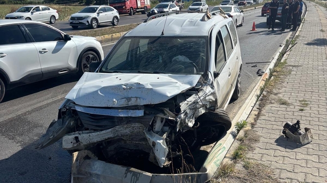 Balıkesir'de iki otomobilin çarpıştığı kazada 1 kişi yaralandı