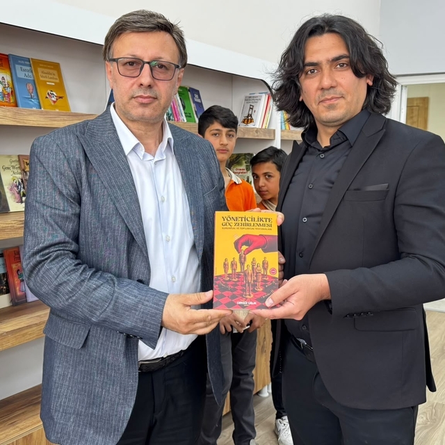 Dr. Cengiz Çelik, Ağrı'da okurlarıyla buluştu