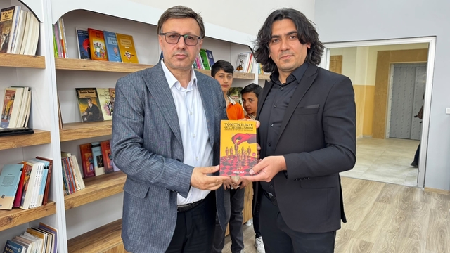 Dr. Cengiz Çelik, Ağrı'da okurlarıyla buluştu