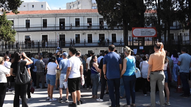 İzmir'de YKS heyecanı başladı