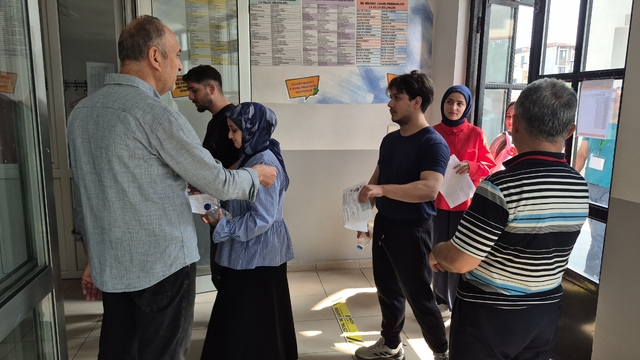 Düzce 9 binden fazla öğrenci sınavda ter döküyor