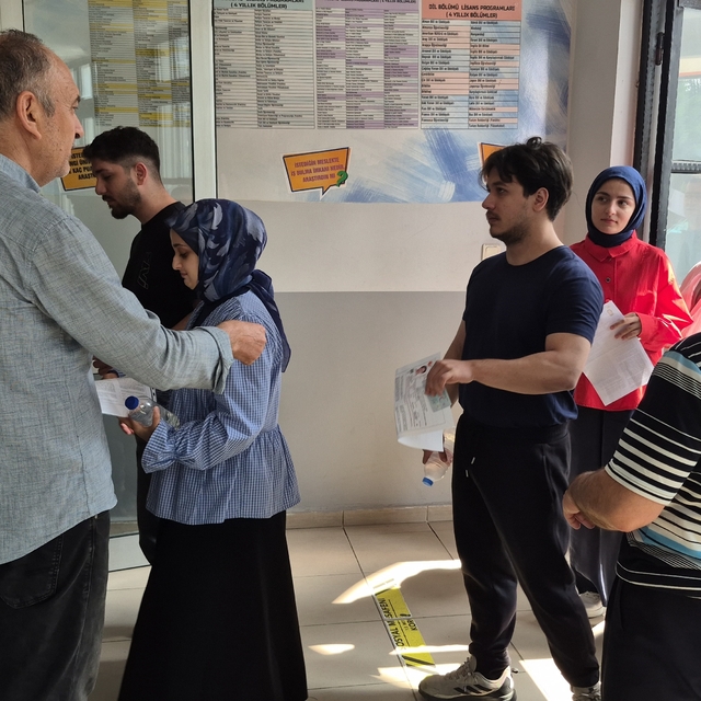 Düzce 9 binden fazla öğrenci sınavda ter döküyor