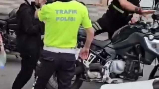 Trabzon'da YKS'ye yetişemeyen adayların yardımına polis ekipleri koştu