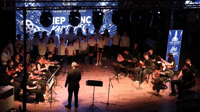 Genç Akademi'de yetenekler sahneye çıktı