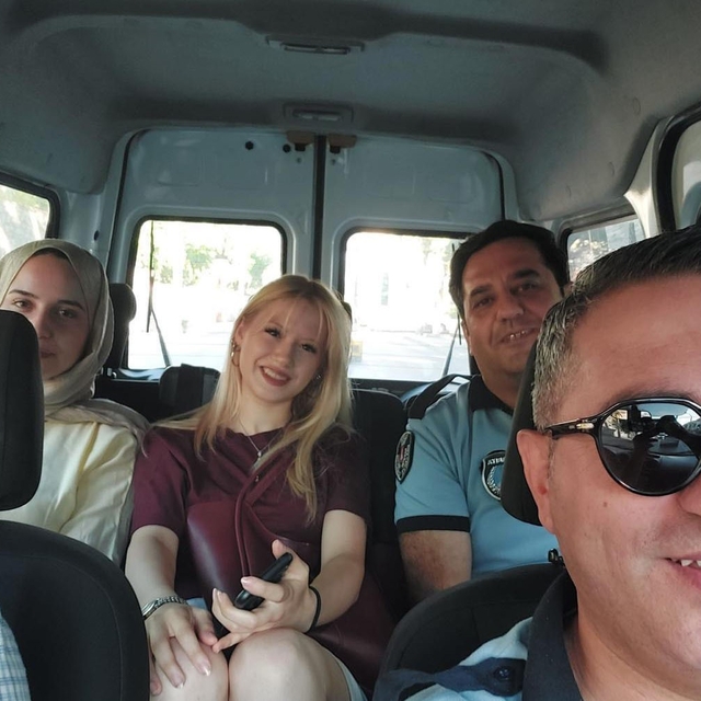 İzmir'de zabıta ekipleri sınava geç kalan adaylar için seferber oldu
