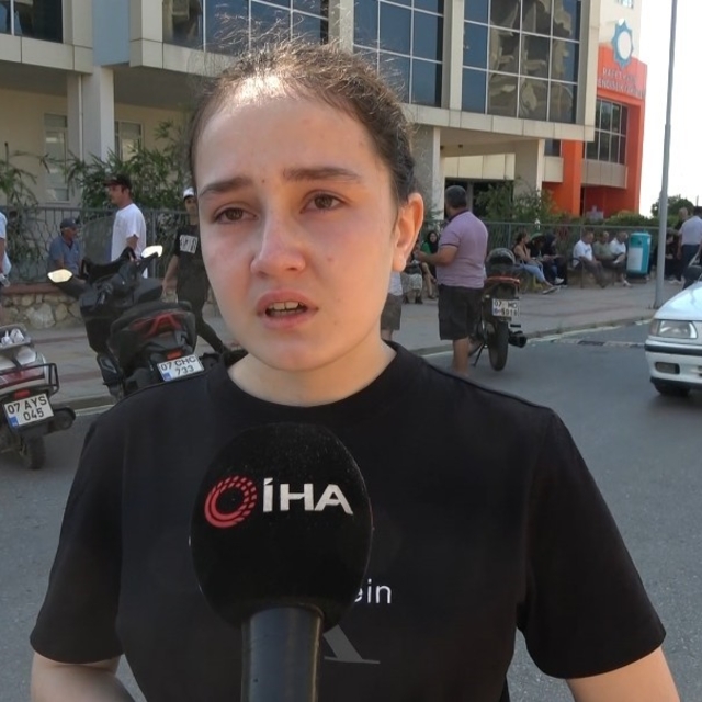 İkamet izin belgesinde uzun dönem yazmayan Rus genç kızın gözyaşları
Sınava...
