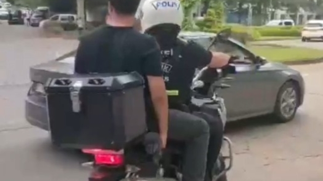 YKS'ye geç kalan öğrencilerin imdadına yunus polisleri yetişti