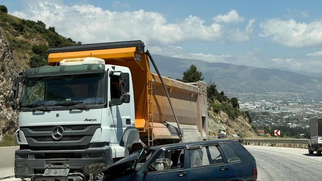 Antakya'da trafik kazası: 2 yaralı