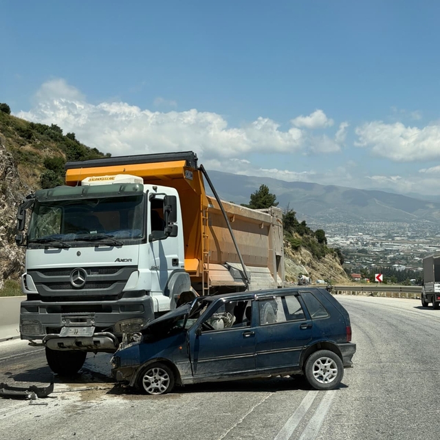 Antakya'da trafik kazası: 2 yaralı