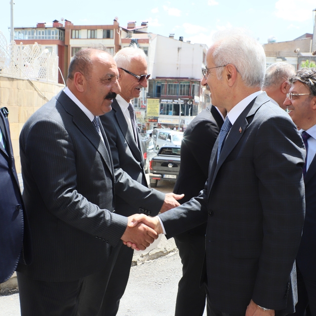 Bakan Uraloğlu'nun Hakkari temasları