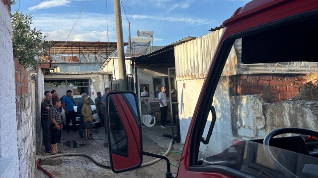 Balıkesir'de depoda korkutan yangın