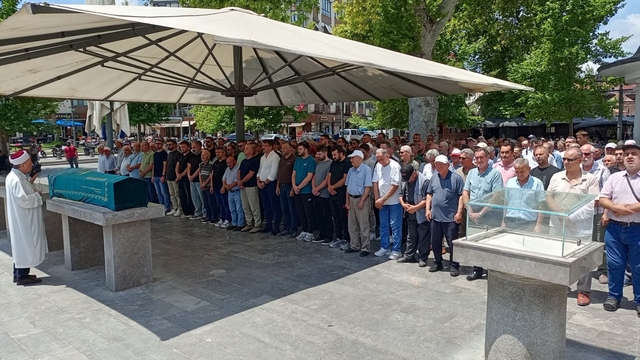 Emekli Bankacı Esin Camak vefat etti