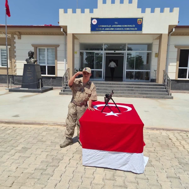 Kırıkhan ilçesinde Down sendromlu genç bir günlüğüne temsili asker oldu