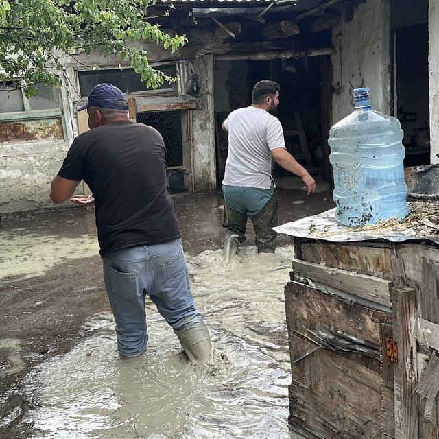Burdur'da sağanak sonrası bazı evleri su bastı