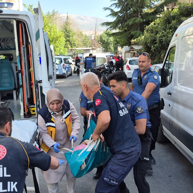 Tabancayla kızını öldürüp, eşini ve diğer kızını yaraladı