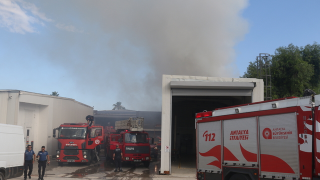 Araç tamir ve bakım servisinde yangın (2)
