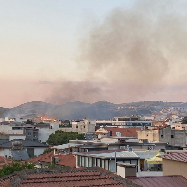 Seferihisar'da makilik alanda çıkan yangın kontrol altına alındı