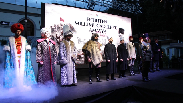 Bin yıllık kıyafetler defilede: "Fetihten Milli Mücadeleye Amasya"