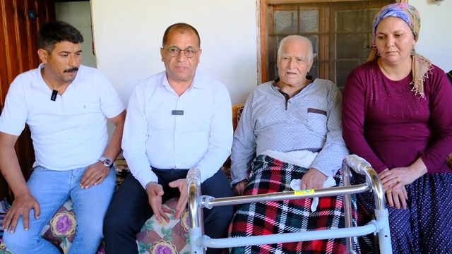 Başkanın girişimiyle Himmetli'de yol sorunu çözüldü
Arsa sahibi ikna edildi, engelli babasıyla yaşayan ailenin ulaşım mağduriyeti giderildi