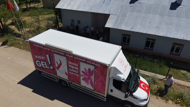 Tunceli'de Mobil Kanser Tarama Aracı erken teşhis için köy yollarında