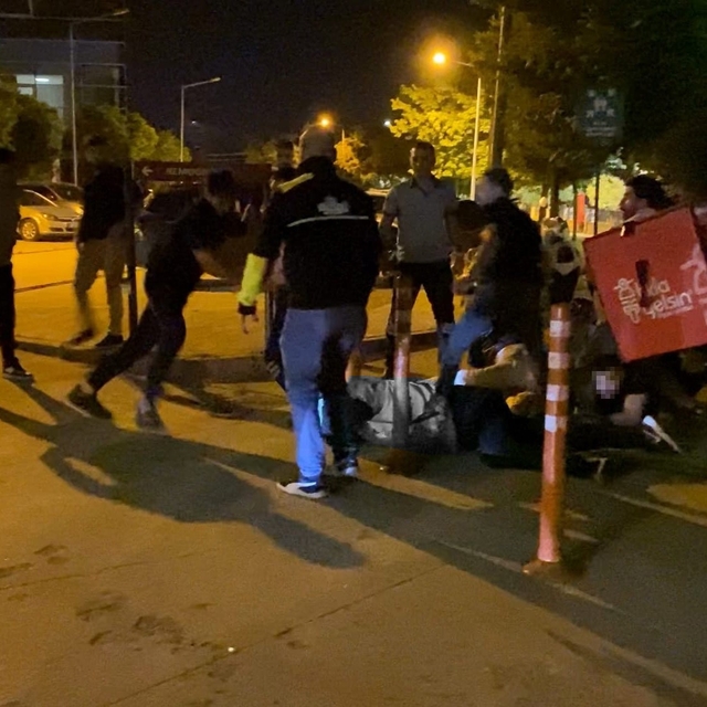 Sokak ringe döndü, yumruklar havada uçuştu
Kavga anı kamerada: 10 gözaltı