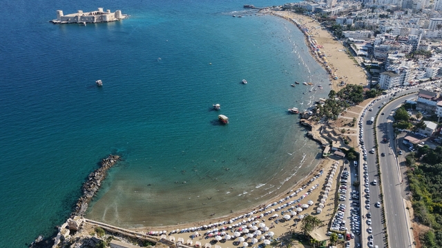 Sıcaklar geldi, okullar tatil olmadan sahillerde yoğunluk başladı