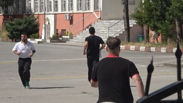 Yalova'da YKS heyecanı
Yanlış okula gelen öğrenci son dakikada okuluna yetişti