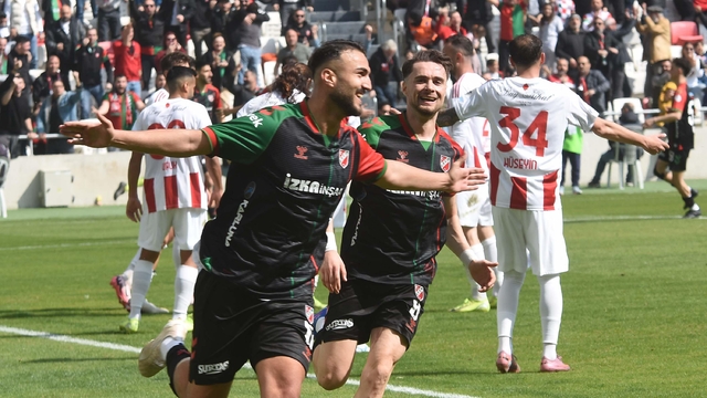 Karşıyaka'da yıldızlar görüşme odasına