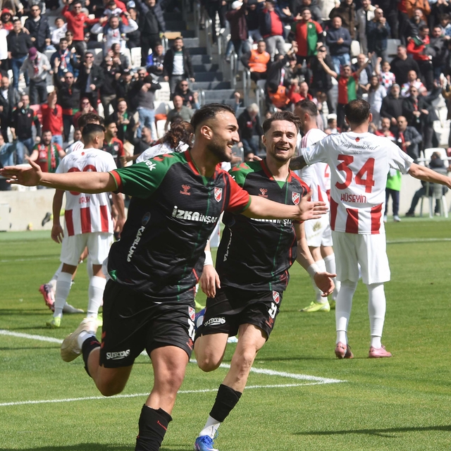 Karşıyaka'da yıldızlar görüşme odasına