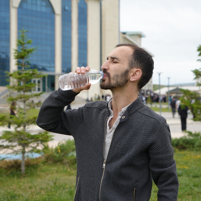 Bayburtlu genç AYT'ye yine okunmuş suyla geldi: "Kerameti sadece suya bağla...