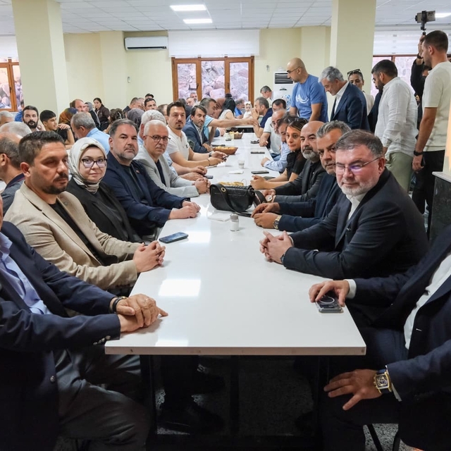 Muharrem lokmasında birlik mesajı
Cemevinde anlamlı buluşma: "Alevi-Sünni a...