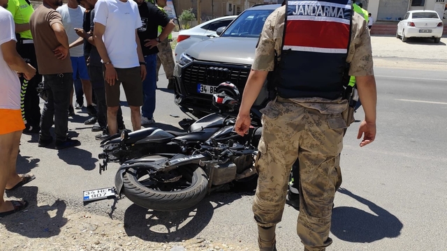 Mardin'de motosiklet ile otomobil çarpıştı: 1 yaralı