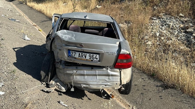 Çekici ile otomobil çarpıştı: 2 yaralı