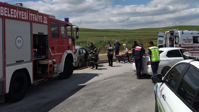 Çorum'da iki otomobil çarpıştı: 1 yaralı