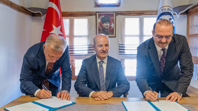 Doğu'da iki üniversite arasında deprem araştırmalarında güç birliği
Atatürk Üniversitesi ile Erzincan Binali Yıldırım Üniversitesi sismik verilerin gerçek zamanlı paylaşımına yönelik iş birliği protokolü imzaladı