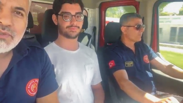 İtfaiye ekibi, asansörde mahsur kalan öğrenciyi kurtarıp sınava yetiştirdi