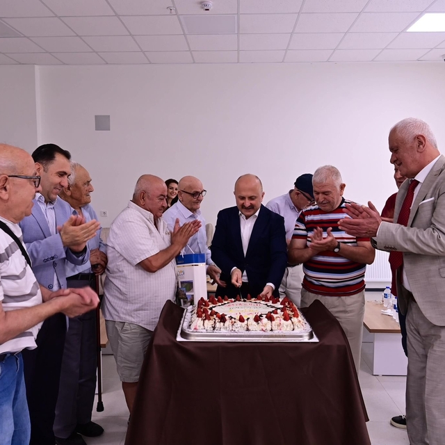 Babalar Günü'nde huzurevi sakinleri ve şehit babası unutulmadı