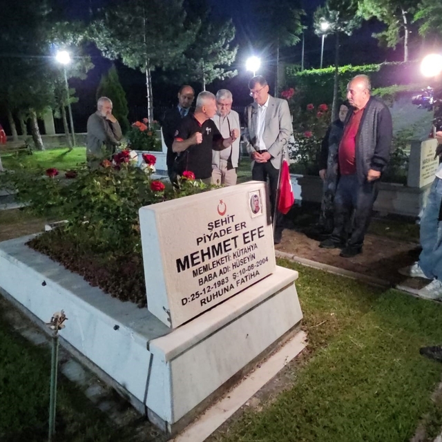 Babalar Günü'nde Kütahya Tayyare Şehitliği'nde duygu dolu buluşma