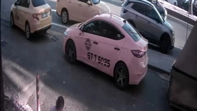 Otomobilin yayaya çarptığı kaza kamerada