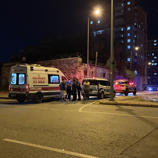 'Torpil patlatma' kavgasında sopa ve satır kullanıldı: 3 yaralı