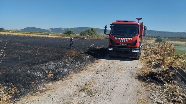 Gönen'de ekili buğday tarlasında korkutan yangın
