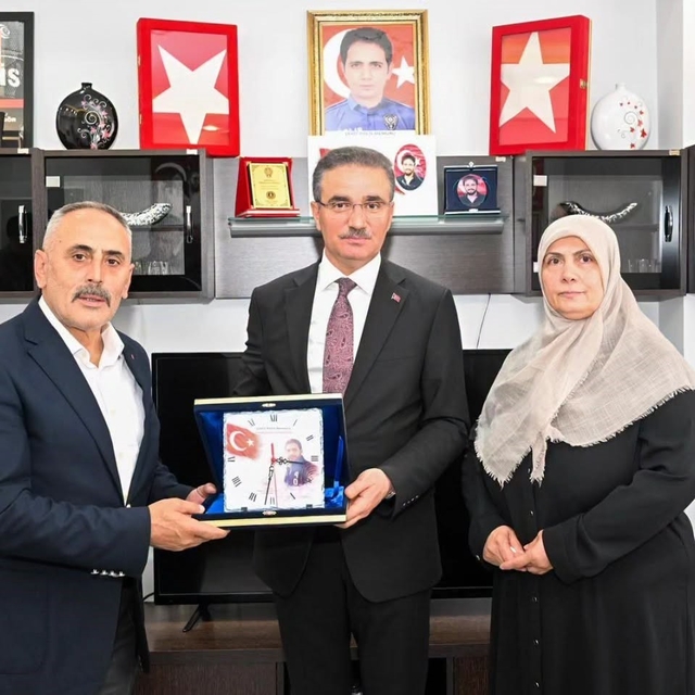 Vali Baruş'tan şehit ailelerine anlamlı ziyaret
