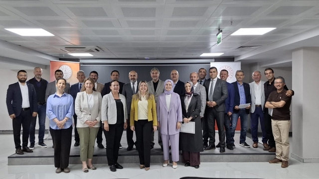 Kütahya'da Eğitim Kurumları Yönetici Yetiştirme Programı tamamlandı