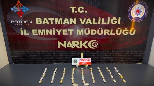 Batman'da inanılmaz olay: 4 yolcunun midesinden 353 parça halinde 2  kilo 700 gram uyuşturucu çıktı